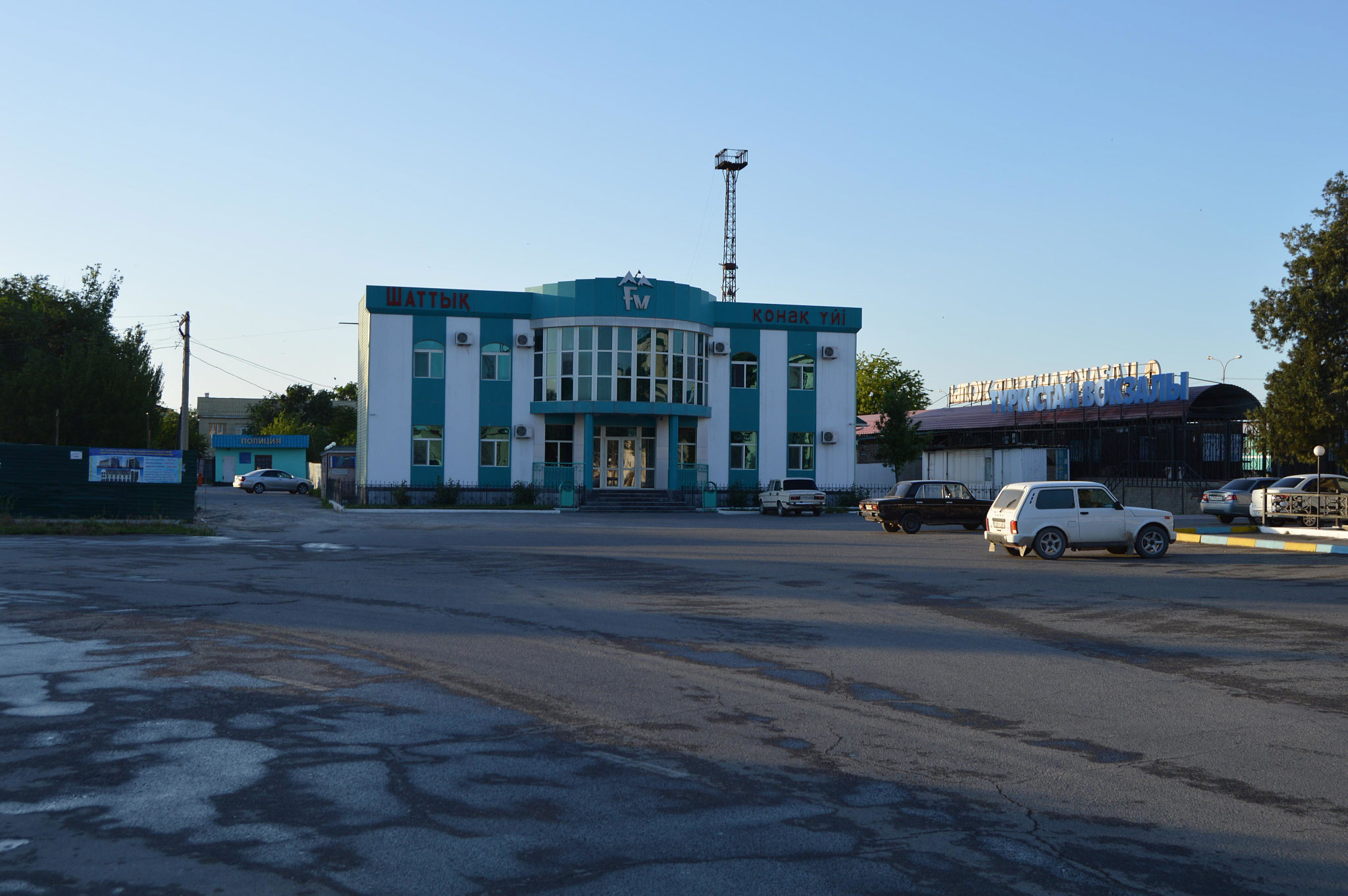 Turkistan (Түркістан, Туркестан)
